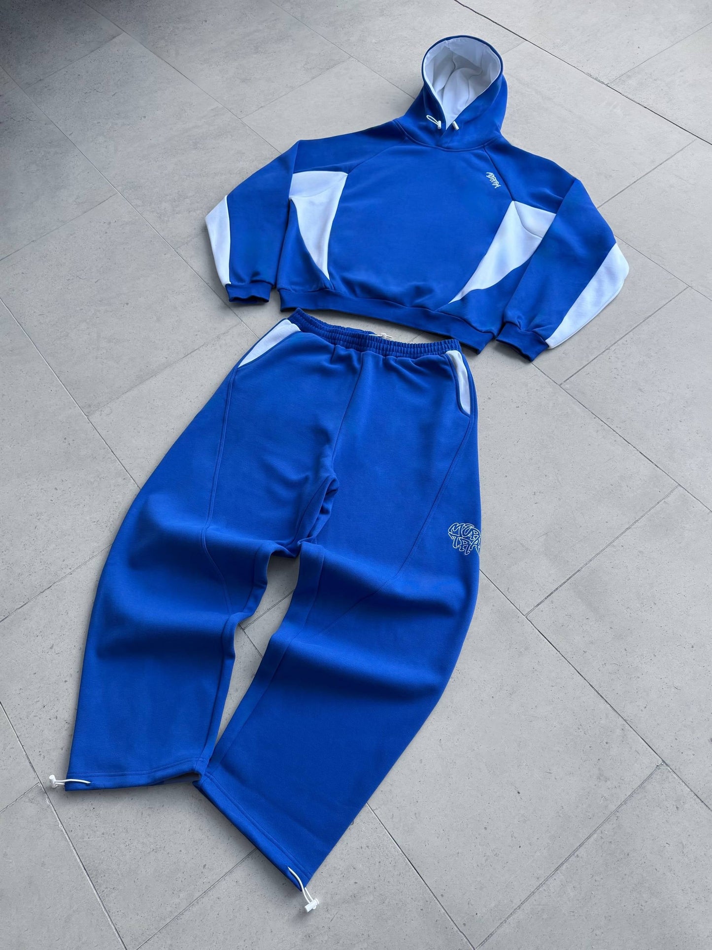 COLOR-BLOCKED ATHLETIC SET