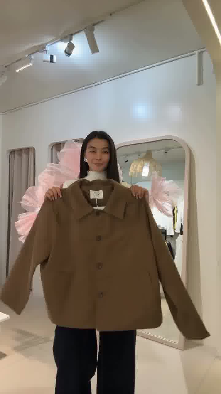 Ladies elegant short trench coat