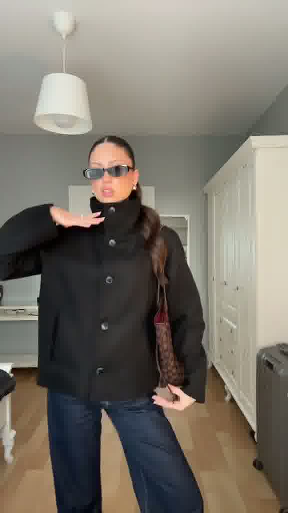 Ladies elegant short trench coat